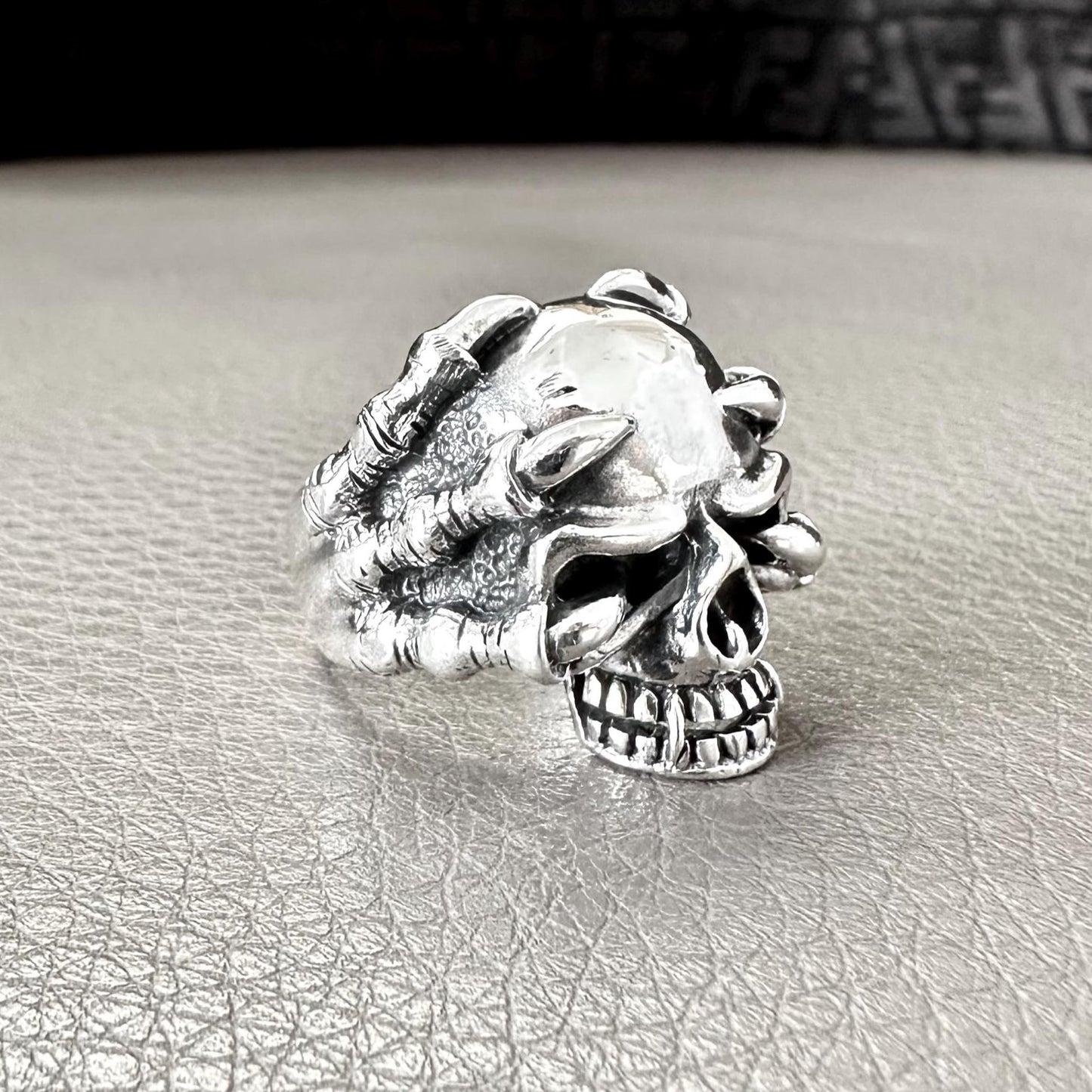 Skull Gothic Monster Claw Demo Punk Biker Ring