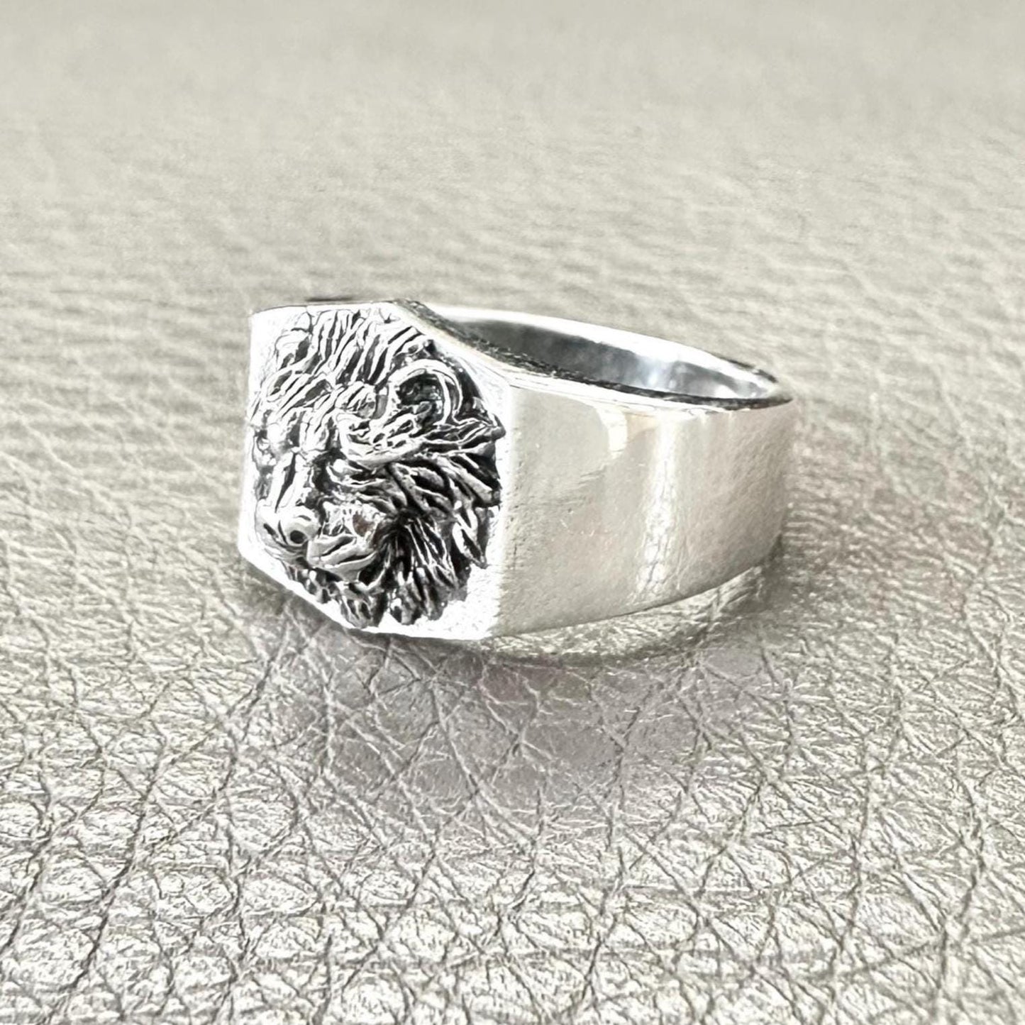 Lion Leo Zodiac King of Jungle Beast Signet Ring