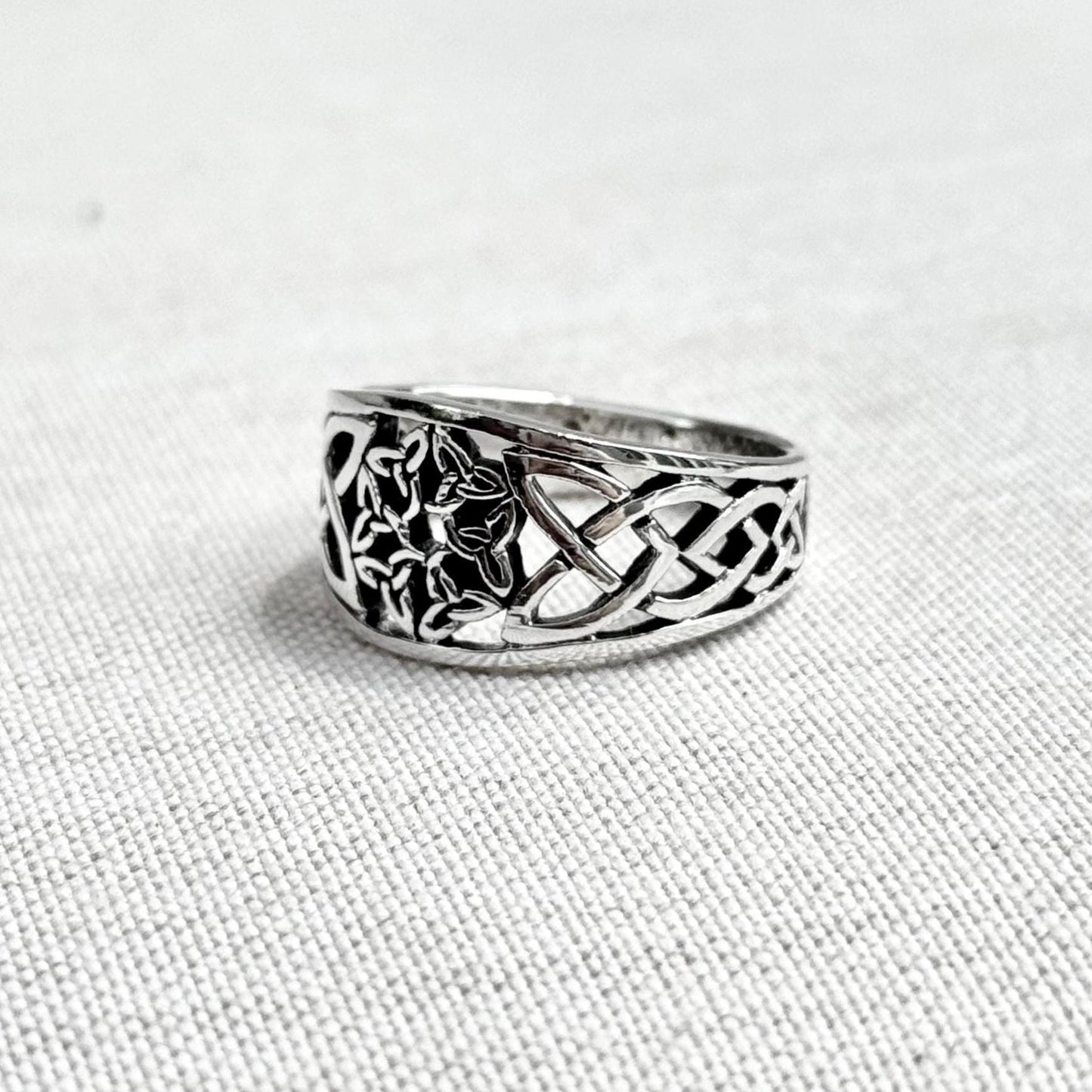 Triquetra Viking Celtic Knot Endless Infinity Ring