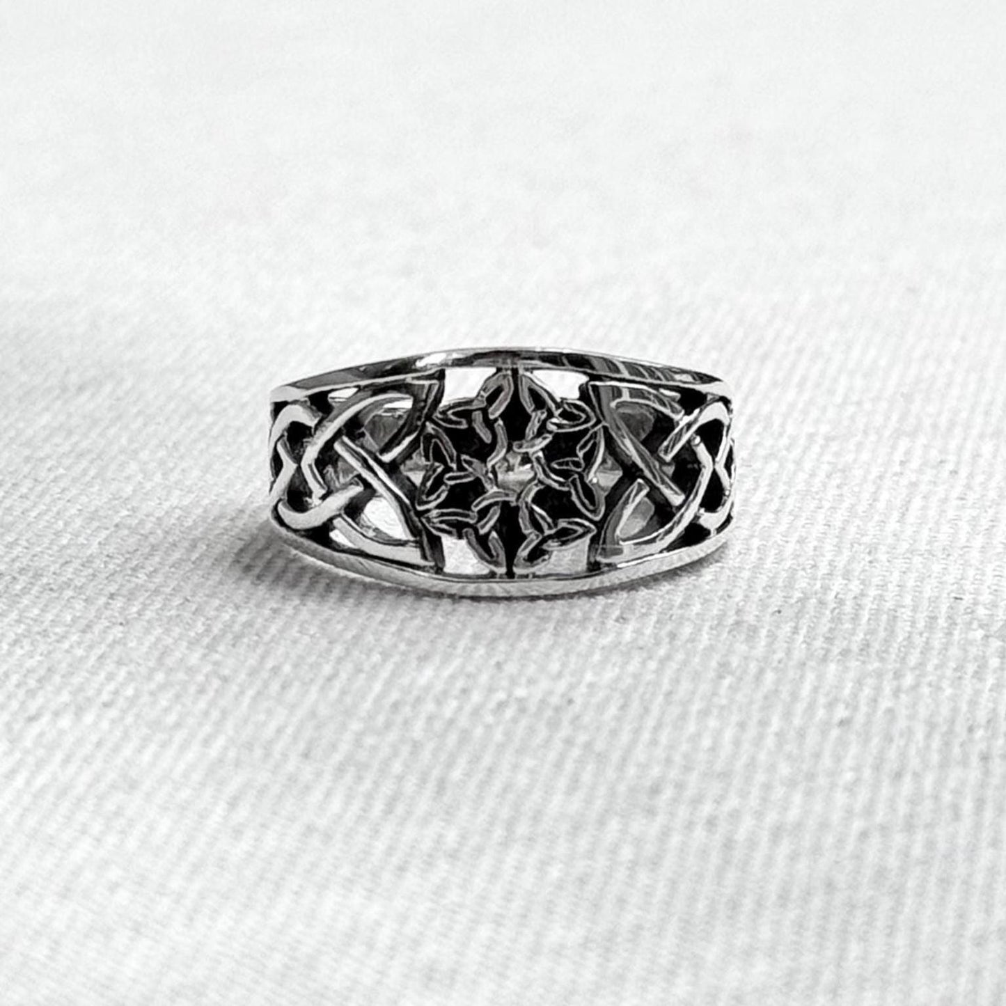 Triquetra Viking Celtic Knot Endless Infinity Ring