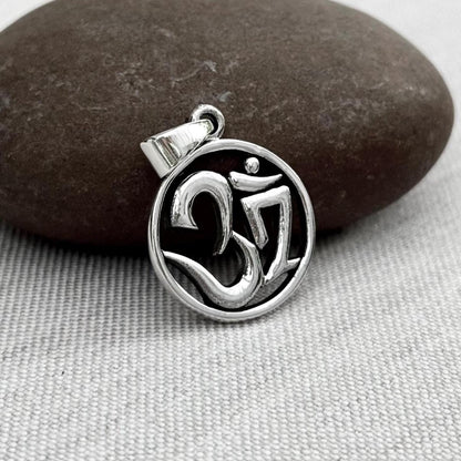 Ohm/Om Buddhism Hindi Talisman Swastika Pendant/Necklace