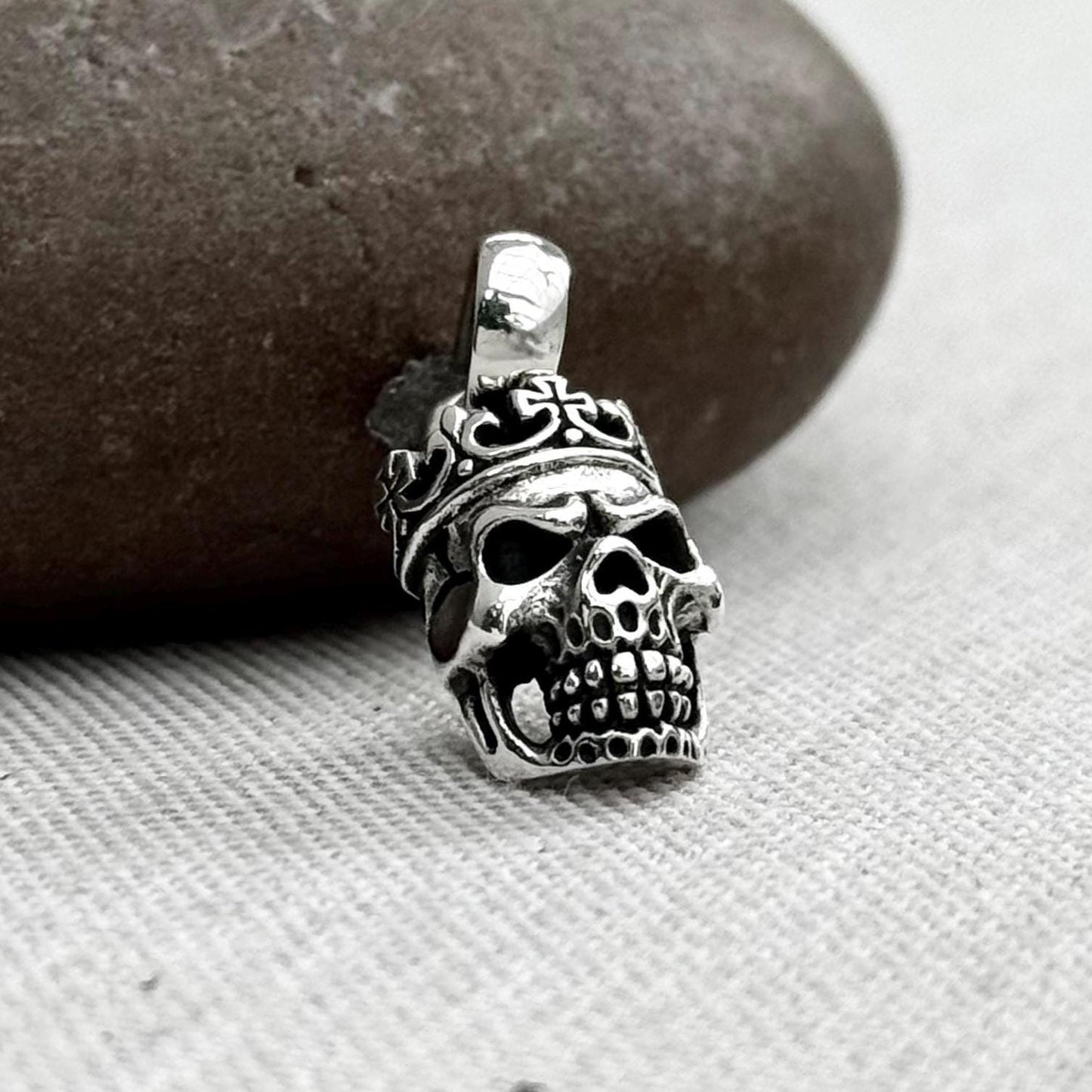 Small Skull Punk Gothic Biker Pendant/Necklace
