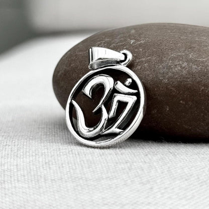 Ohm/Om Buddhism Hindi Talisman Swastika Pendant/Necklace