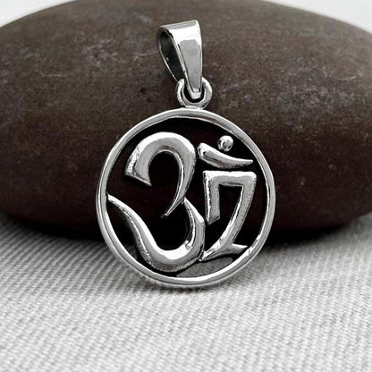 Ohm/Om Buddhism Hindi Talisman Swastika Pendant/Necklace