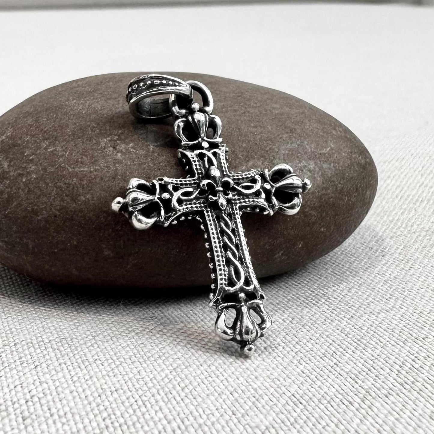 Fleur De Lis Cross Crucifix Pendant/Necklace