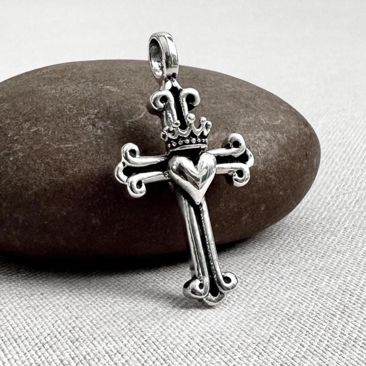 Sacred Heart Cross Christian Crucifix Pendant/Necklace