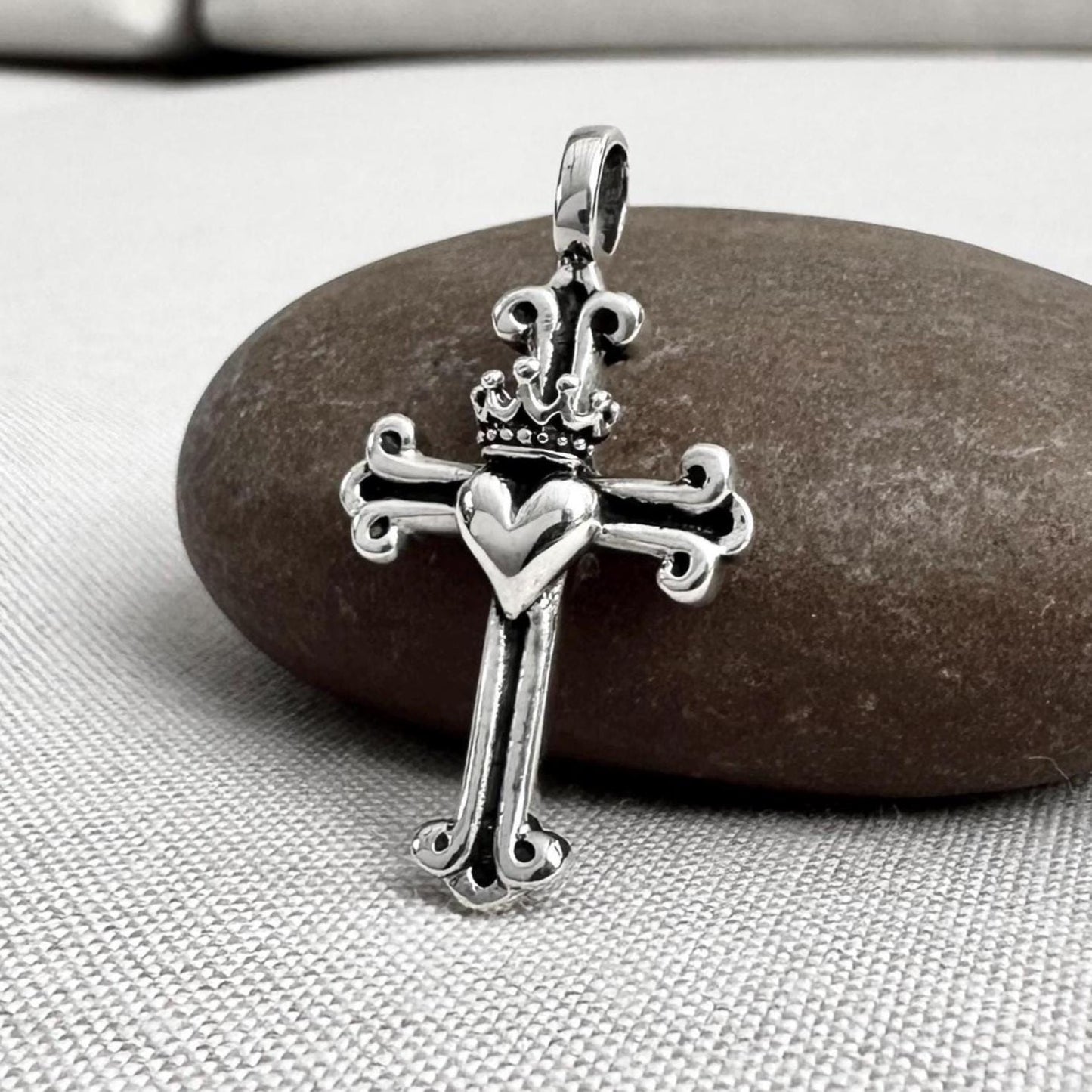 Sacred Heart Cross Christian Crucifix Pendant/Necklace