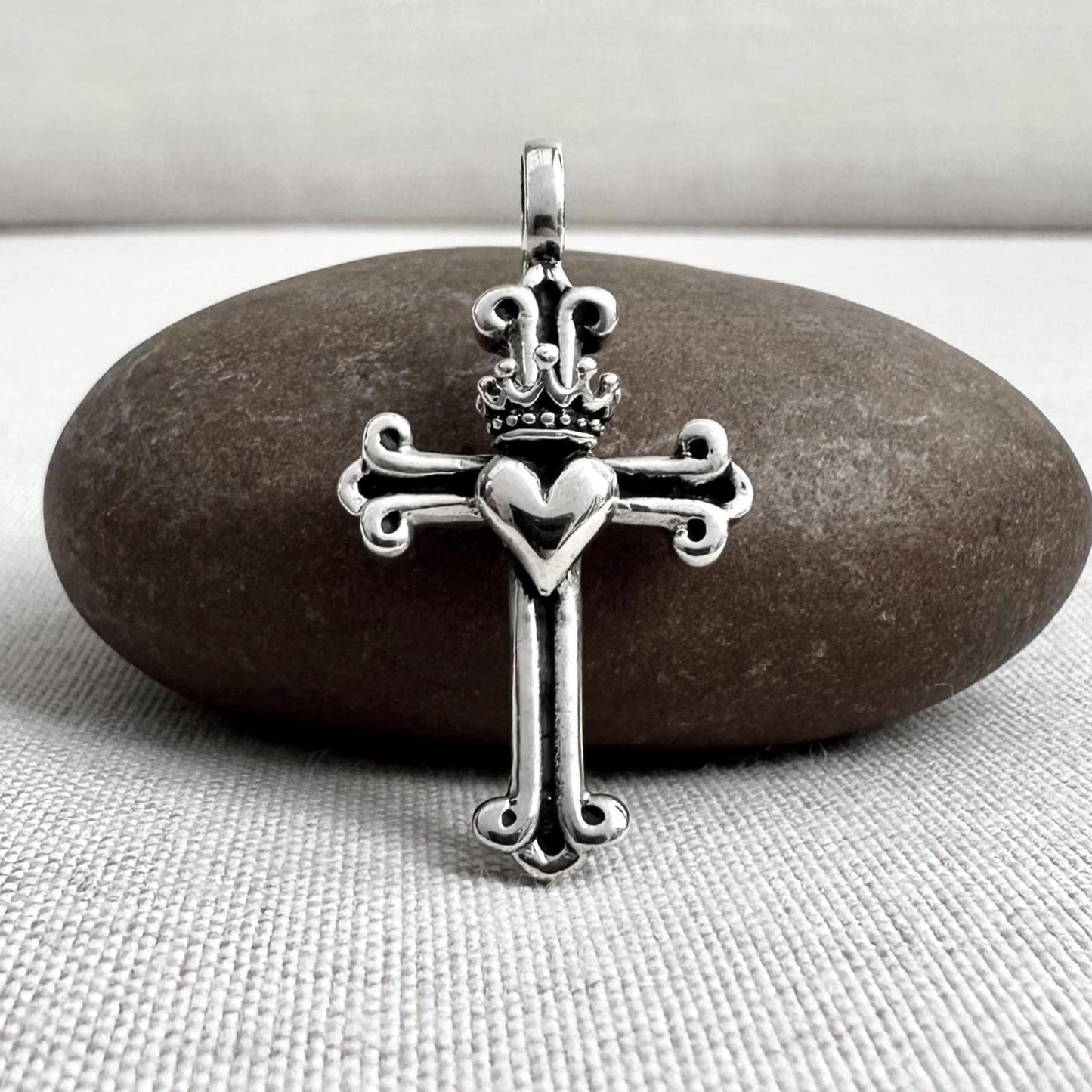 Sacred Heart Cross Christian Crucifix Pendant/Necklace