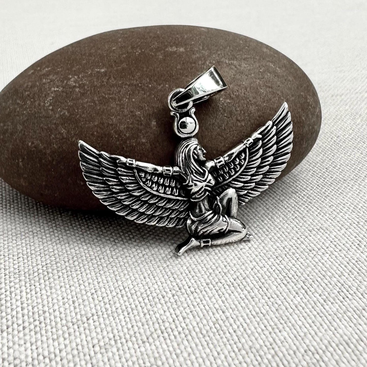 Isis Egyptian Goddess Amulet Pendant/Necklace