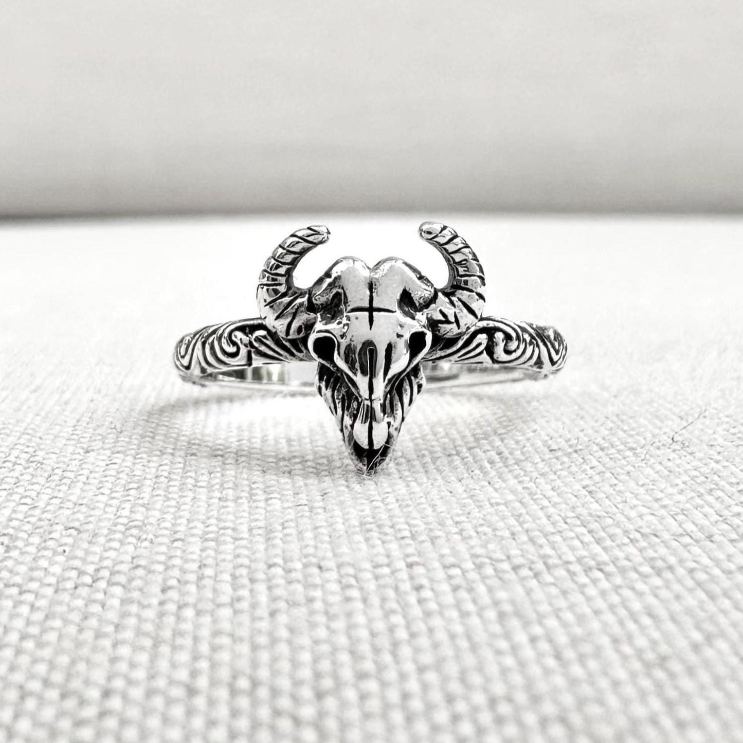 Bull Skull Wild West Cowboy Ring