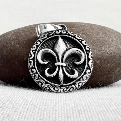 Fleur De Lis Musketeer Lily Flower Pendant/Necklace