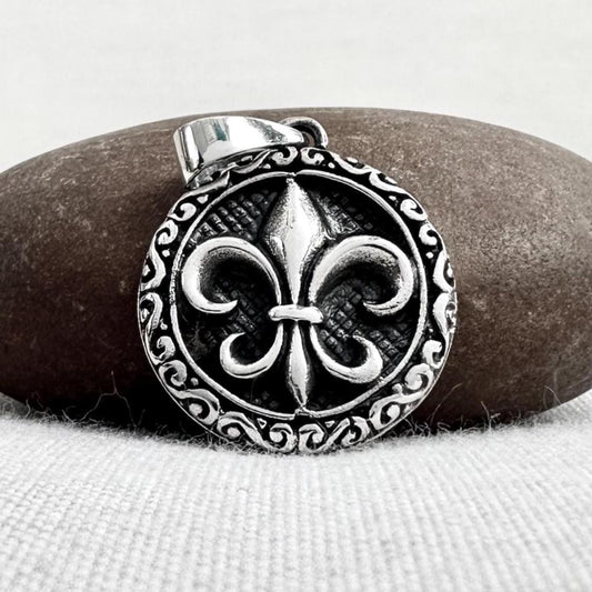 Fleur De Lis Musketeer Lily Flower Pendant/Necklace