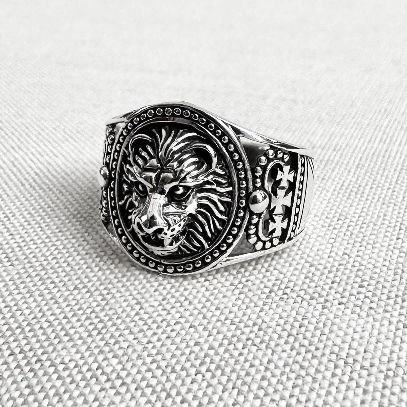 Lion King of Beast Leo Zodiac Ring