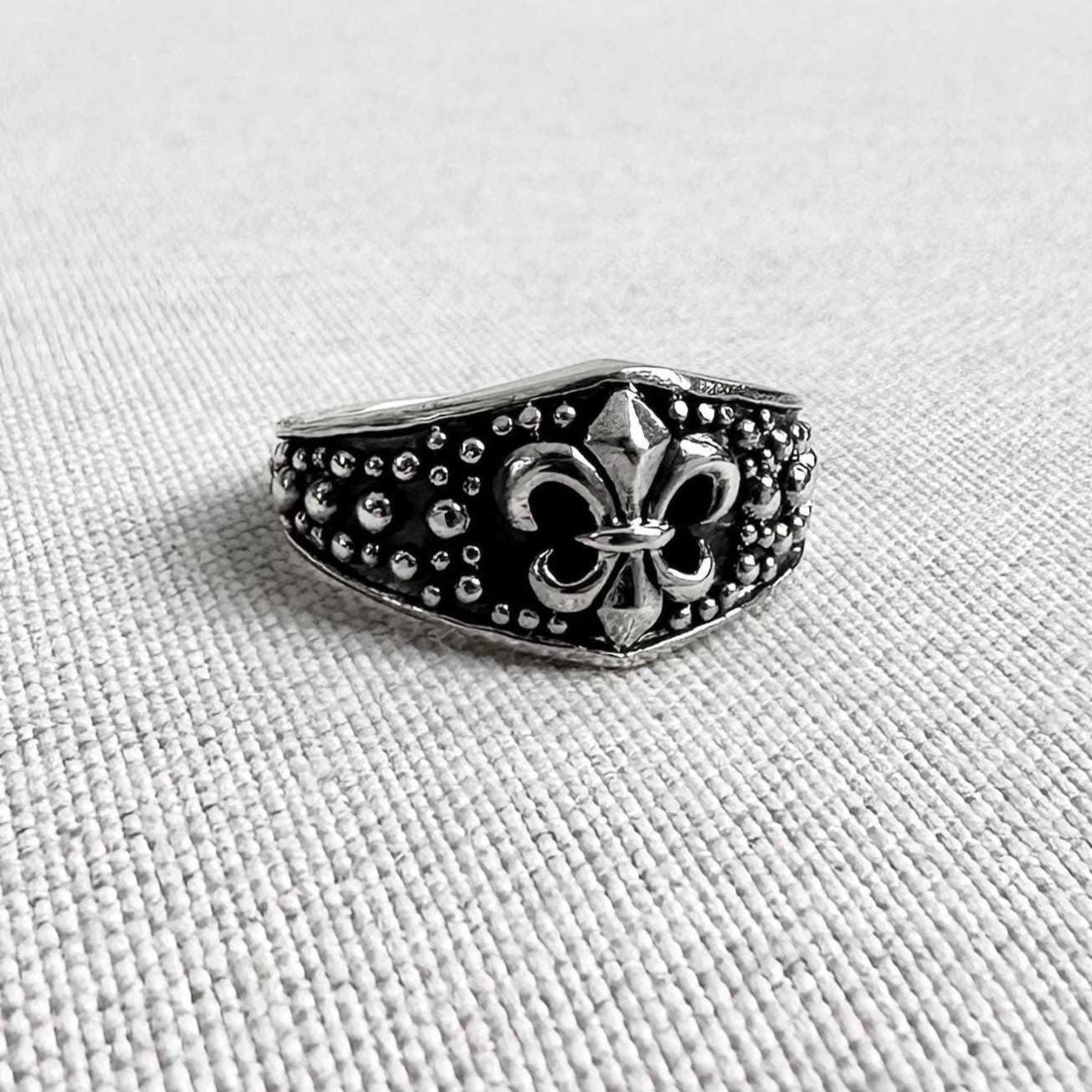 Fleur De Lis Musketeer Lily Flower Ring