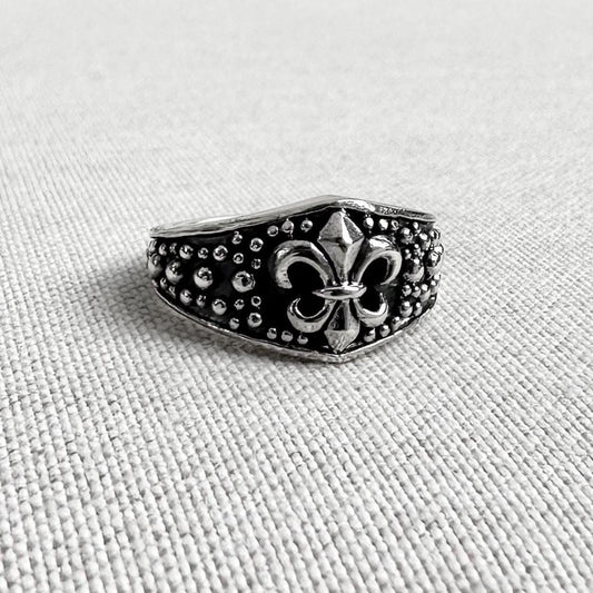 Fleur De Lis Musketeer Lily Flower Ring