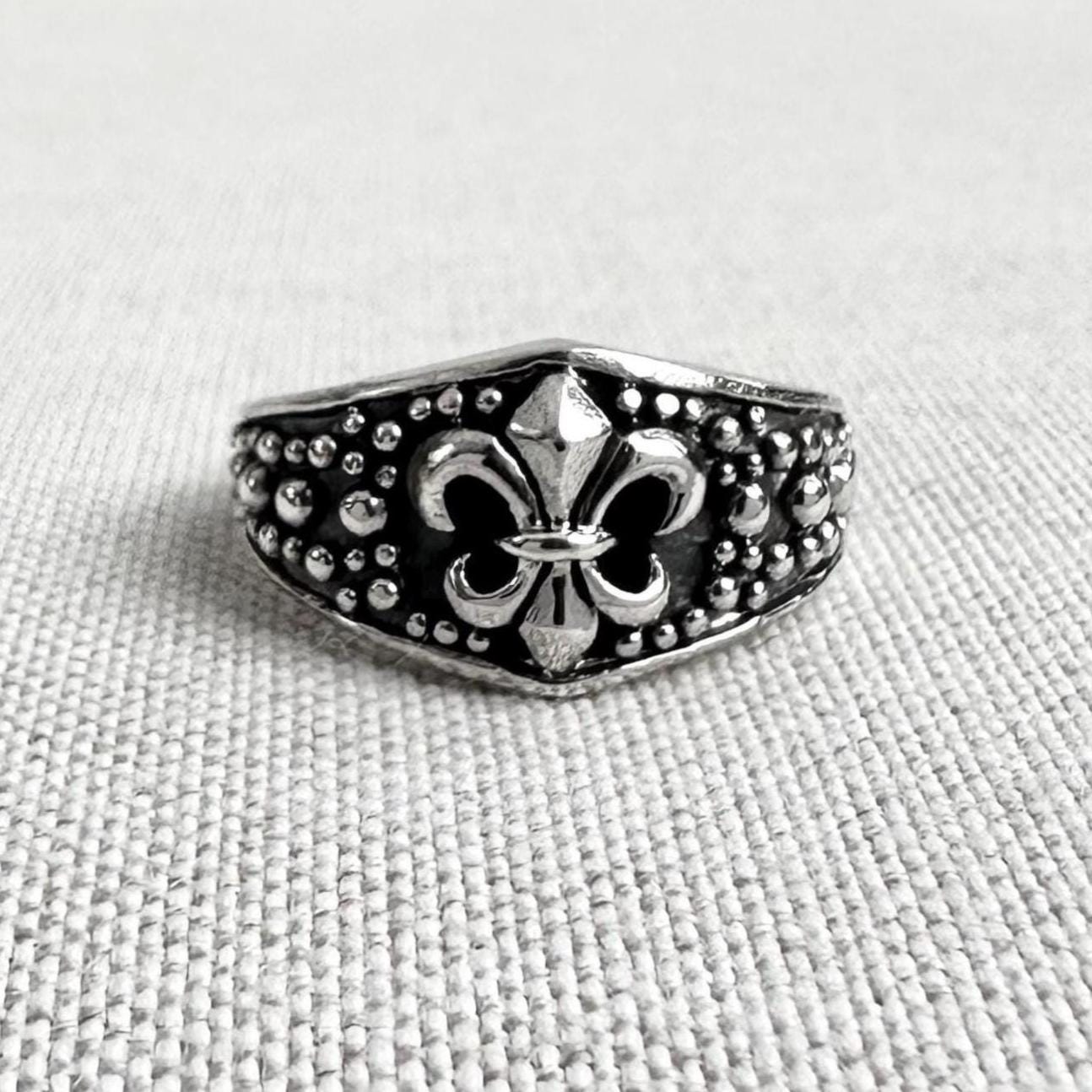 Fleur De Lis Musketeer Lily Flower Ring