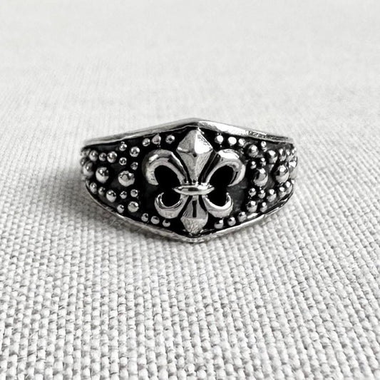 Fleur De Lis Musketeer Lily Flower Ring