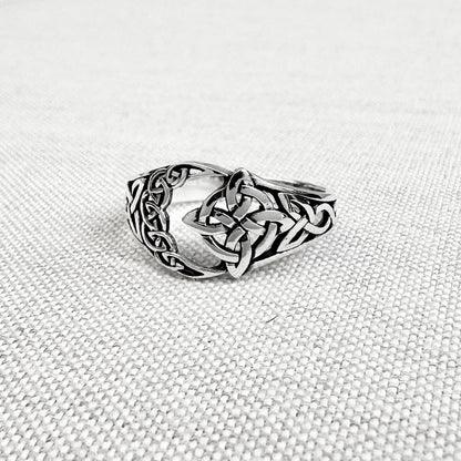 Witch's Knot Celtic Magic Wiccan Ring