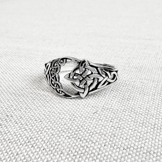 Witch's Knot Celtic Magic Wiccan Ring