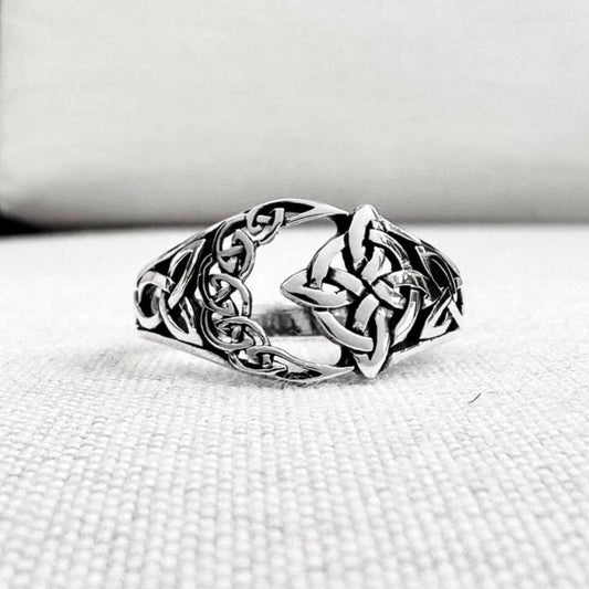 Witch's Knot Celtic Magic Wiccan Ring