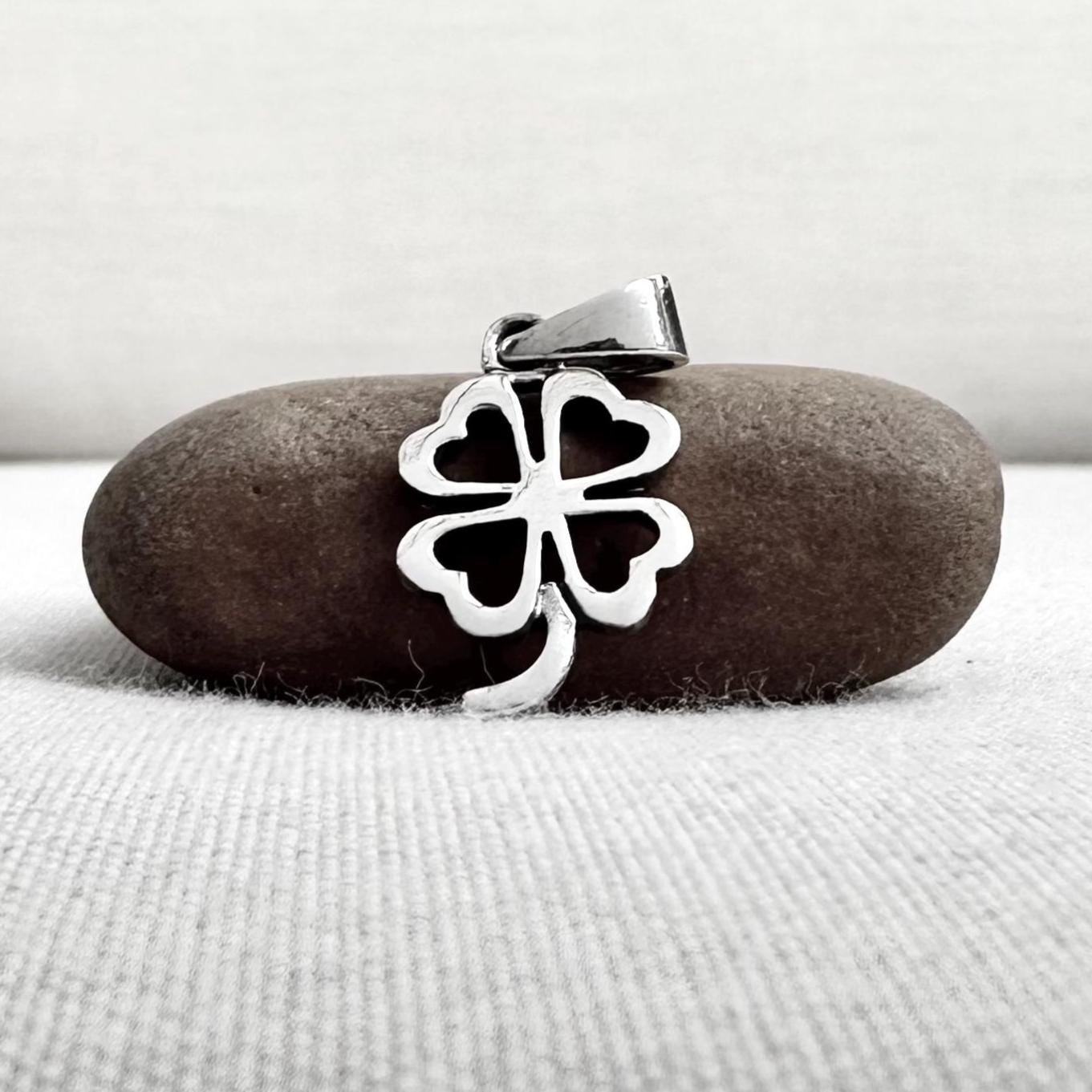 Lucky Clover Leaf Pendant/Necklace