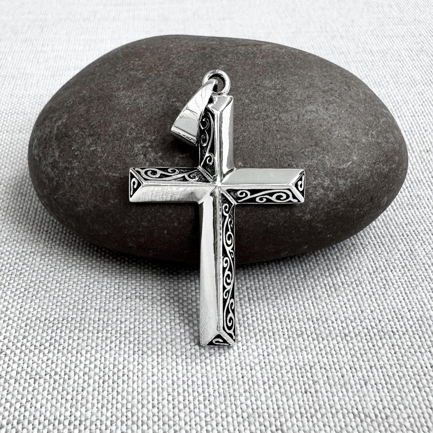 Jesus Cross Christian Crucifix Pendant/Necklace