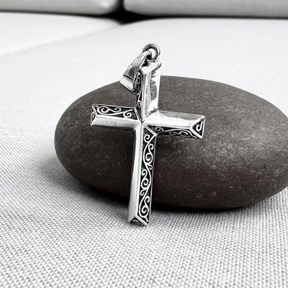 Jesus Cross Christian Crucifix Pendant/Necklace