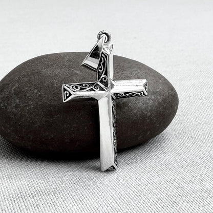 Jesus Cross Christian Crucifix Pendant/Necklace