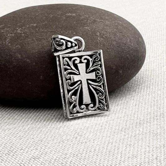 Crucifix Cross Jesus Christian Pendant/Necklace