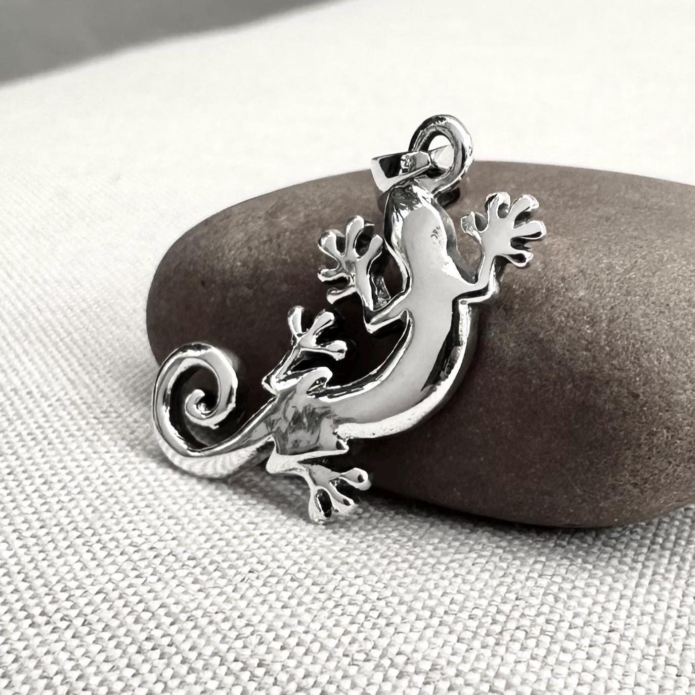 Lizard Reptile Animal Pendant/Necklace