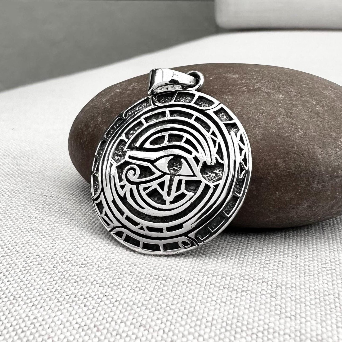 Egypt Eye of Horus God Pendant/Necklace