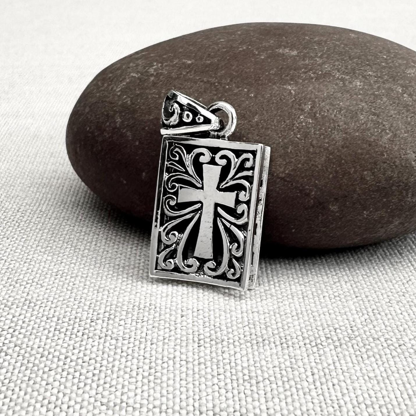 Crucifix Cross Jesus Christian Pendant/Necklace