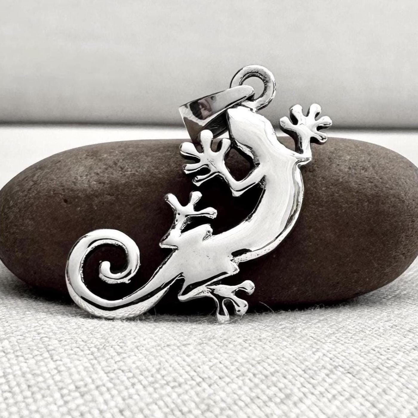 Lizard Reptile Animal Pendant/Necklace