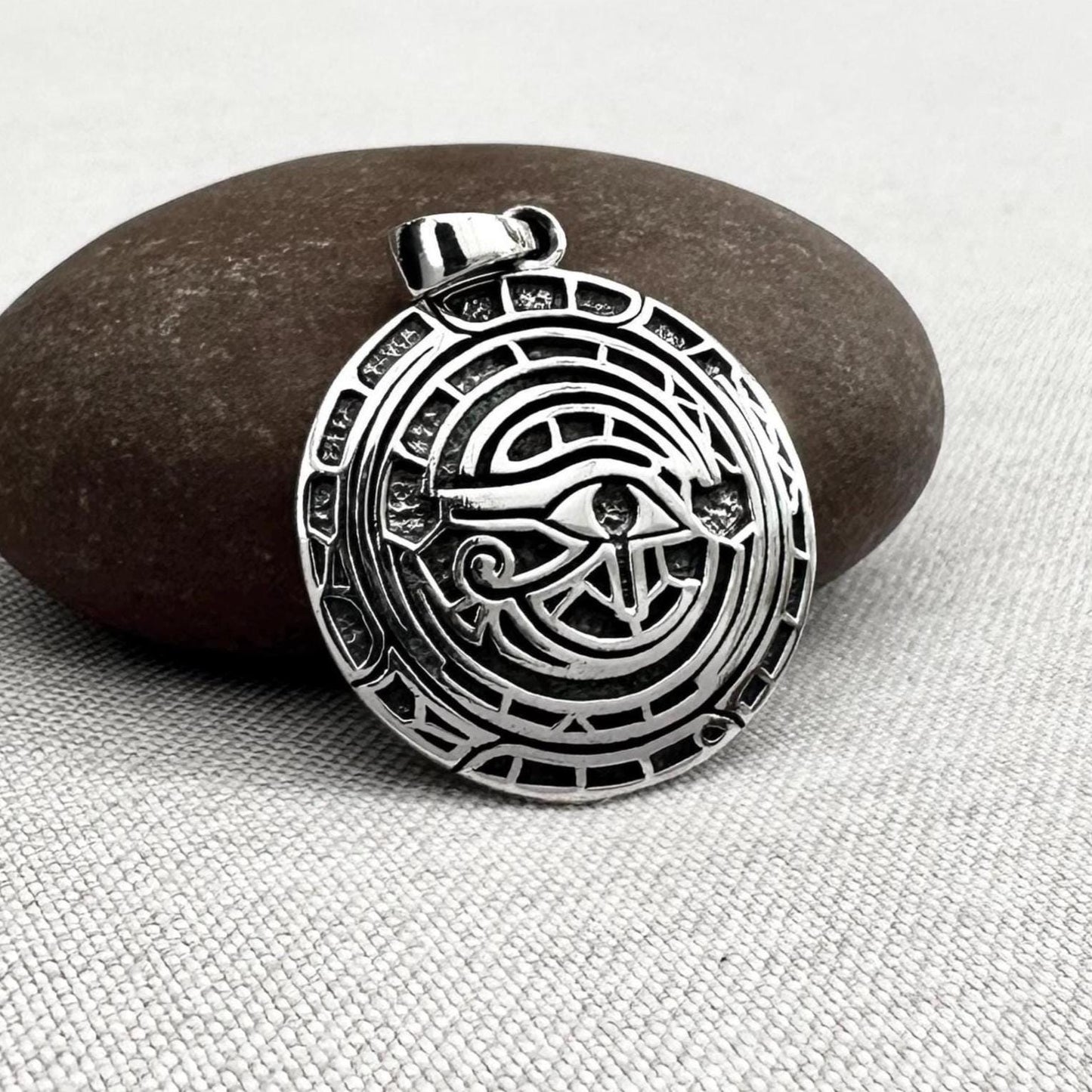Egypt Eye of Horus God Pendant/Necklace